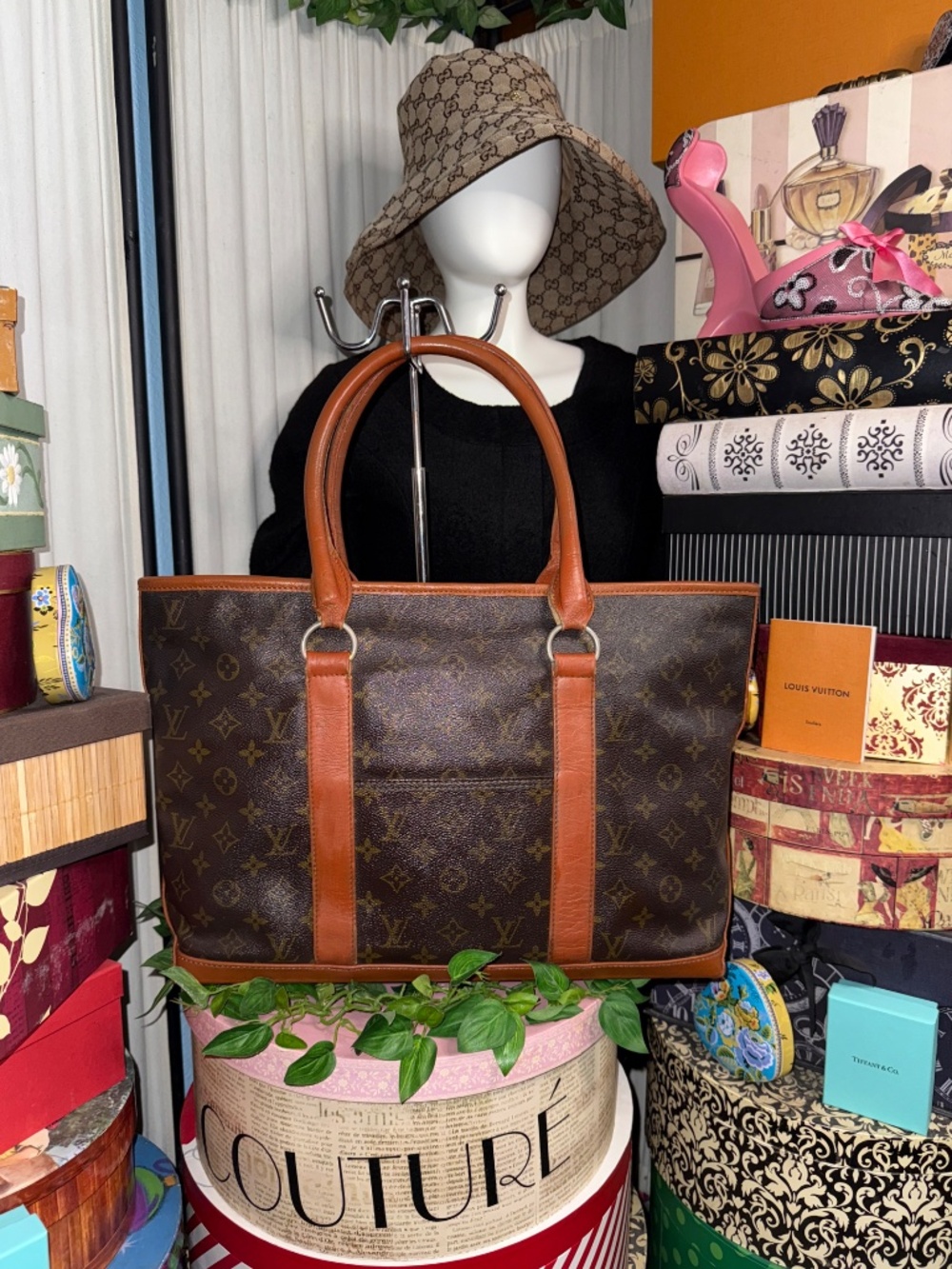 LOUIS VUITTON LARGE MONOGRAM FRENCH TOTE! - Picture 5 of 17